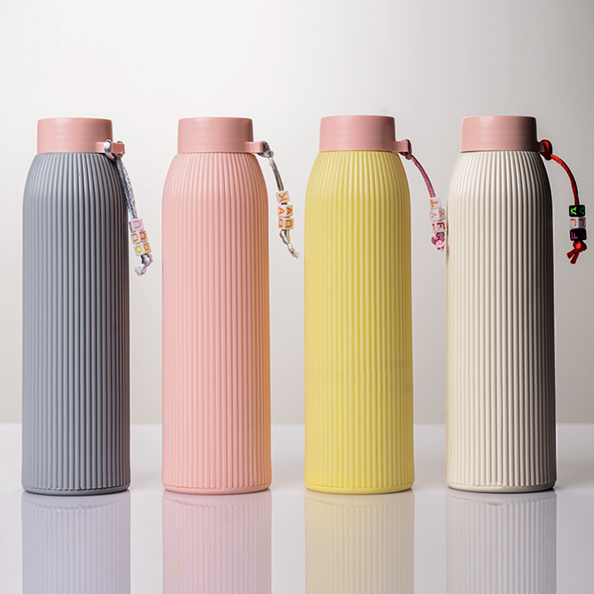 قمقمه آب طوسی آویز دار شیشه ای