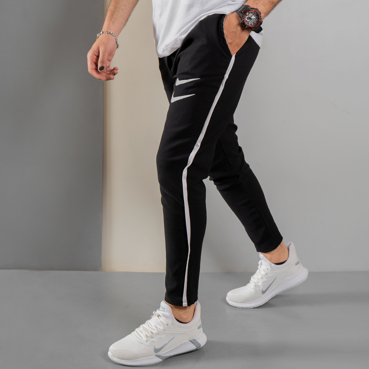 اسلش دو نایک خط دار مردانه مشکی مدلTimon