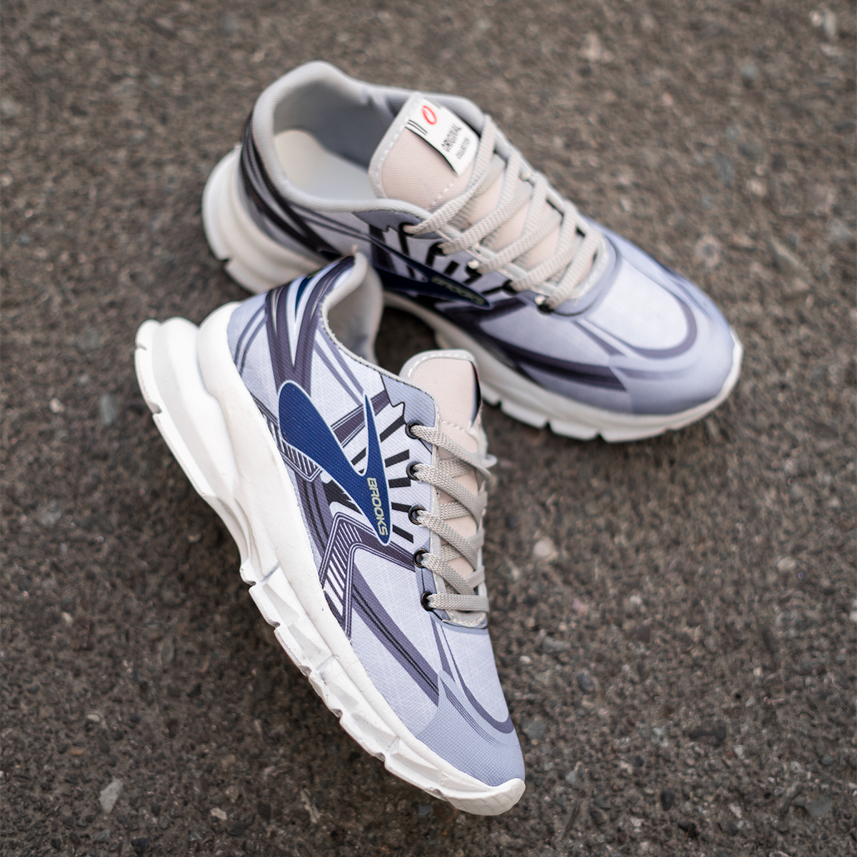 کفش ورزشی بروکس طوسی مردانه مدلgarsha