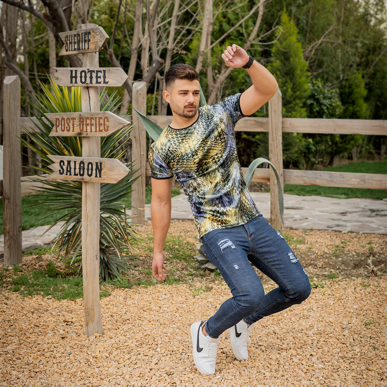 تیشرت مخمل طرحدار مردانه مدل Alia