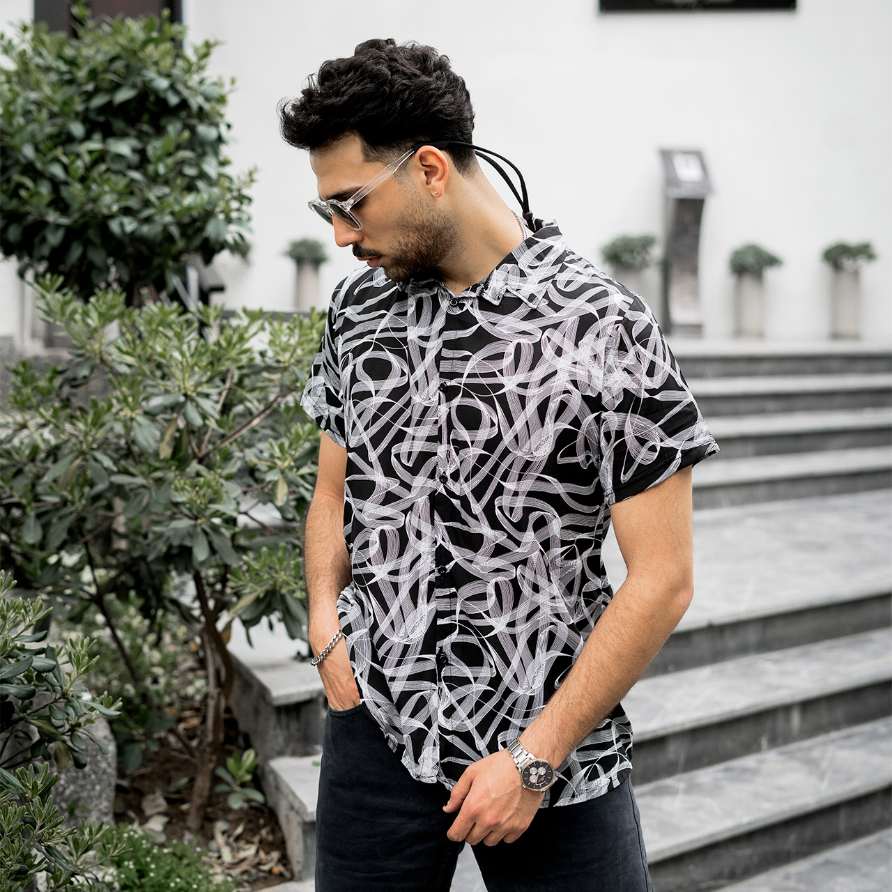 پیراهن مردانه مشکی خط پیچ مدل 58