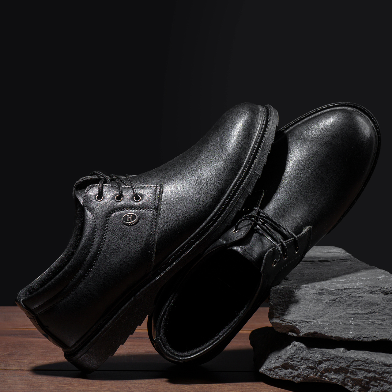 کفش تخت مشکی بندی مردانه مدل Romax