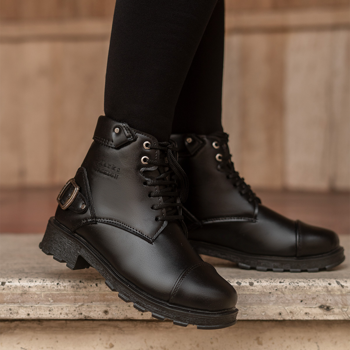 نیم بوت زنانه سگک دار بندی مشکی مدل Farnosh