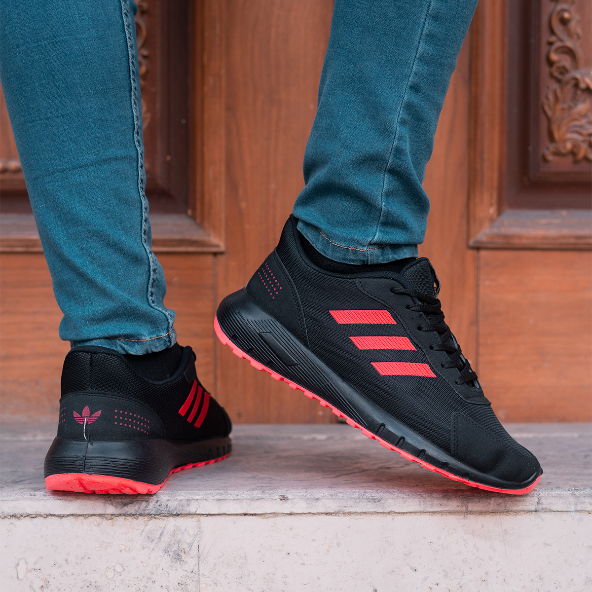 کفش ورزشی Adidas مردانه مشکی قرمز مدل Matikan