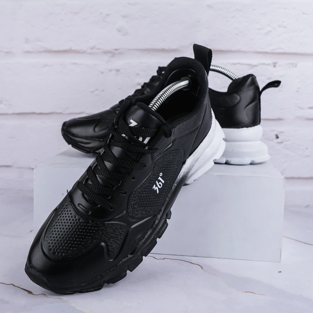 کفش ورزشی مردانه مشکی سفید مدل 361