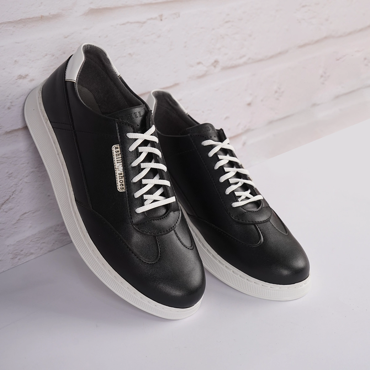 کفش تخت مردانه مشکی زیره سفید مدل Farhad