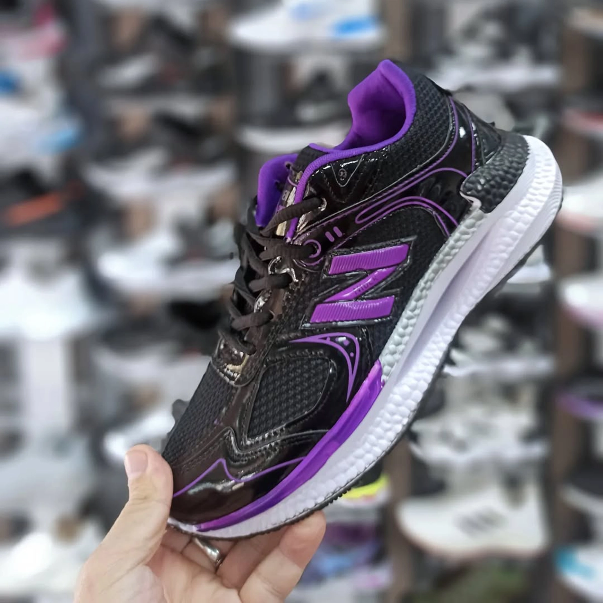 کفش ورزشی مردانه مشکی بنفش مدل Alvand