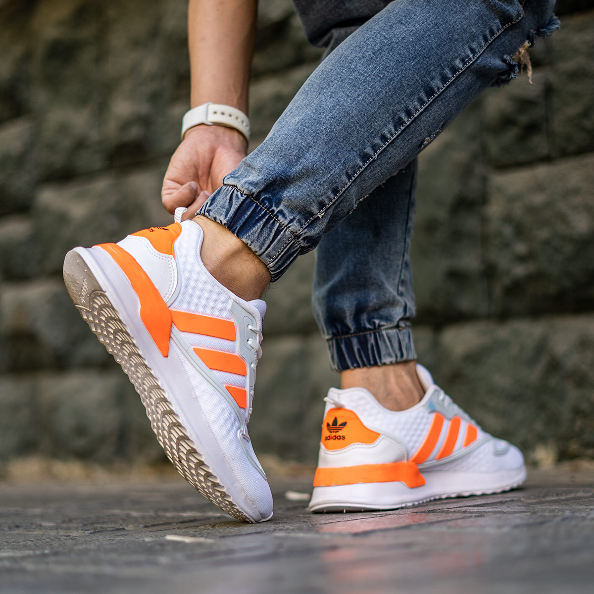 کفش ورزشی Adidas مردانه سفید نارنجی مدلSiban