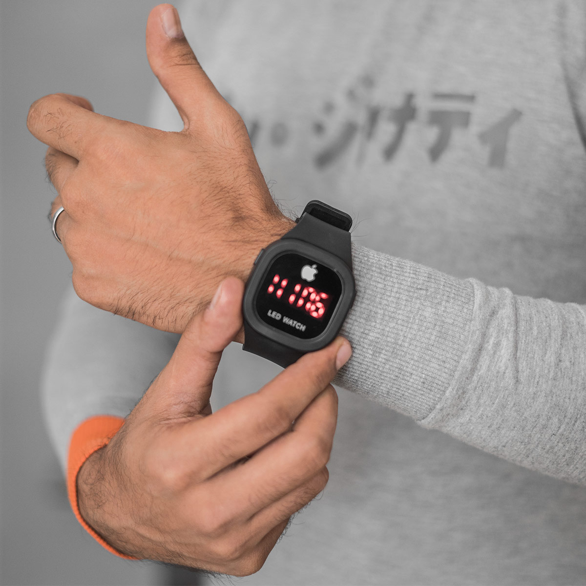 ساعت مچی دیجیتال مدل Apple